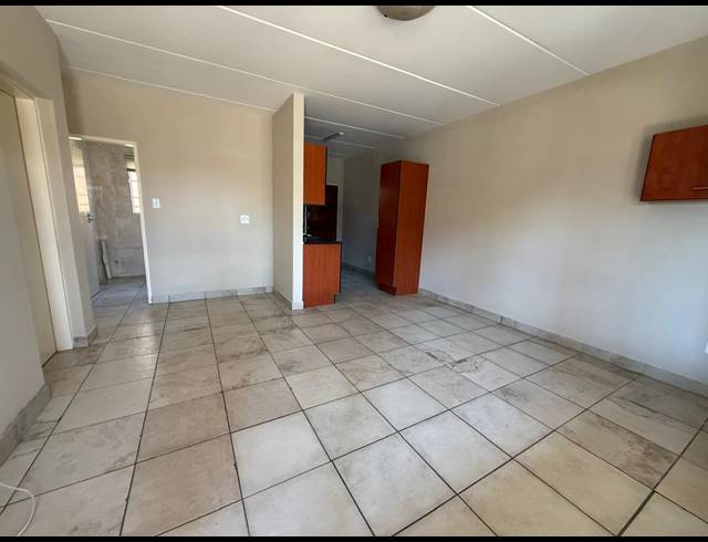 2 BEDROOM APARTMENT FOR SALE IN WATERVAL EAST